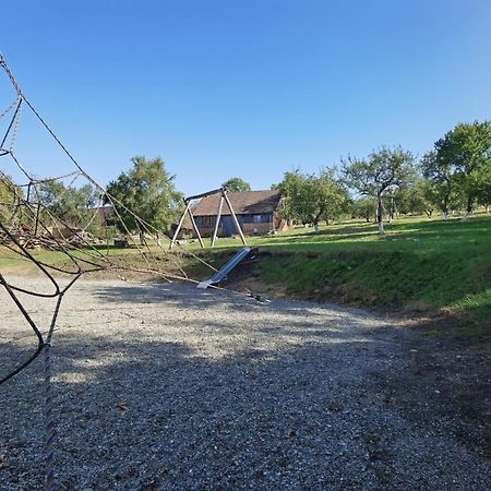 Kinderuni Bekokten Barcut Exteriér fotografie