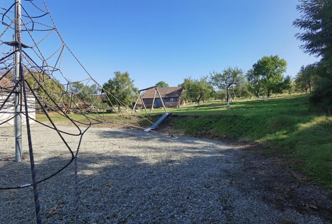 Kinderuni Bekokten Barcut Exteriér fotografie