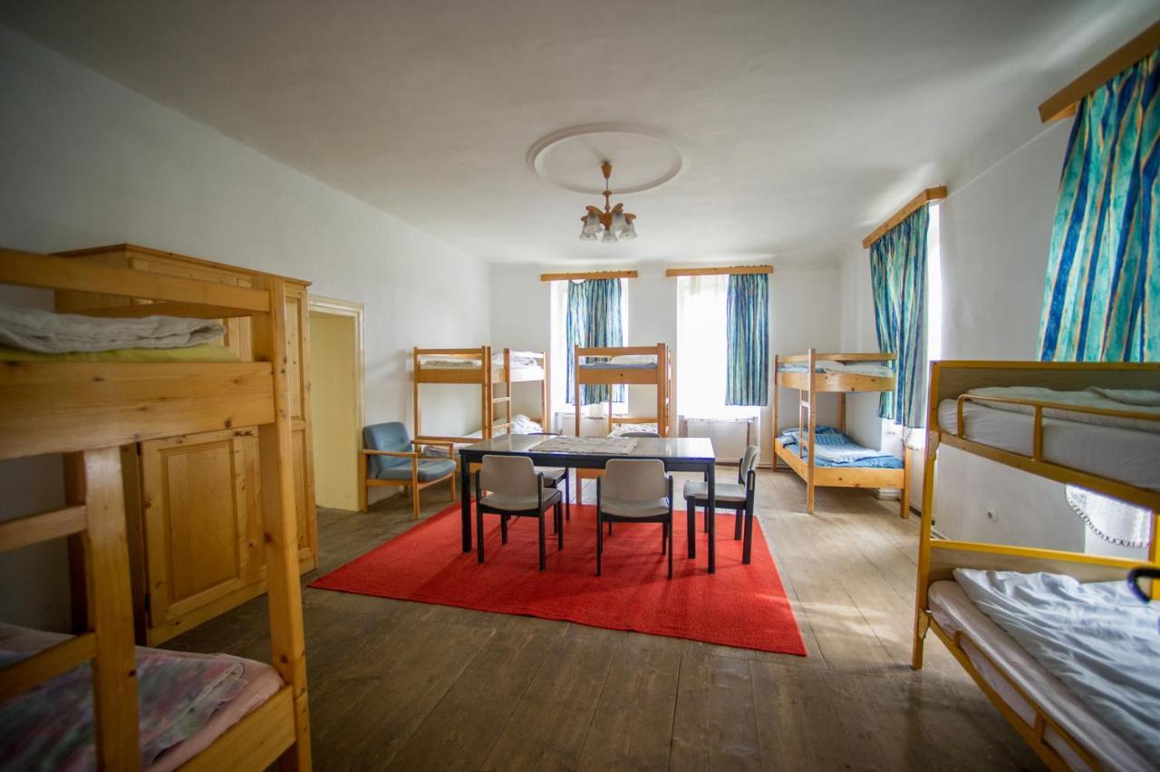 Kinderuni Bekokten Barcut Exteriér fotografie